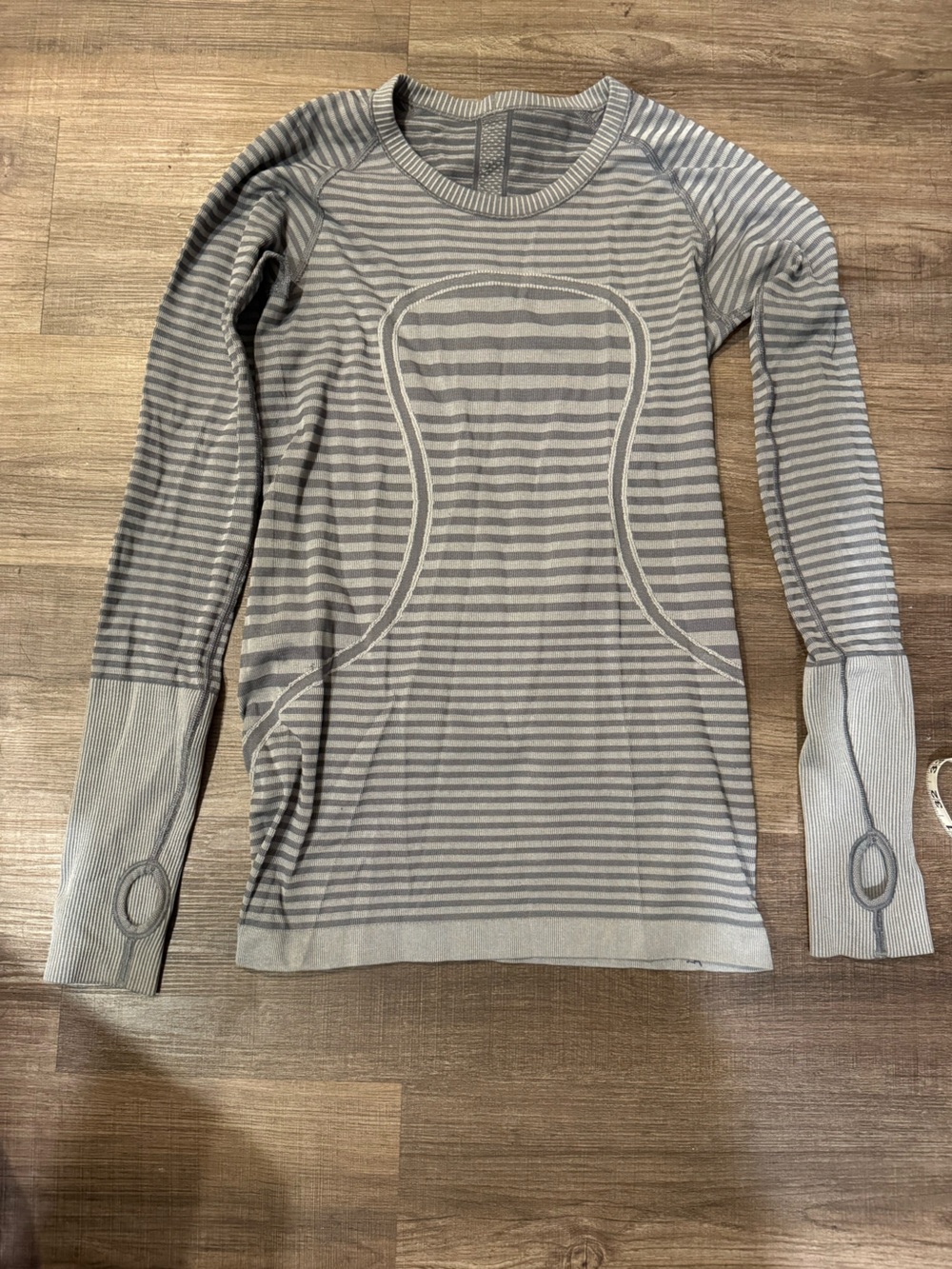 Lululemon Long Sleeve shirt size 6